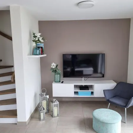 펜션 Neu!moderne, Lichtdurchflutete Dhh, Zentral, Garten, Wallbox, Wlan *